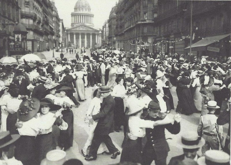 1912 - Outdoor Paris Dance